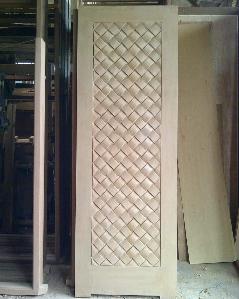 Pintu Ukir Anyaman Tikar Motif Diagonal