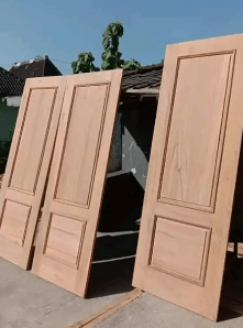 Kayu Kamper untuk Pintu Rumah